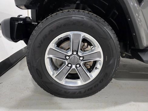 Used 2021 Jeep Wrangler Unlimited Sahara w/ Uconnect 4C Nav & Sound Group image 8