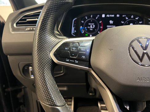 Used 2022 Volkswagen Tiguan SEL R-Line image 13