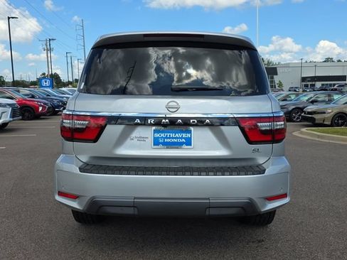 Used 2023 Nissan Armada SL w/ Captain's Chairs Package RWD image 4