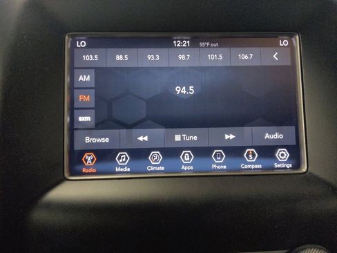 Used 2018 Jeep Grand Cherokee Laredo image 25