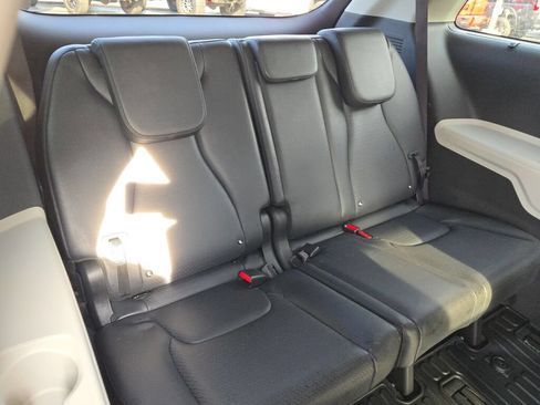 Used 2022 Kia Carnival SX Prestige FWD image 11