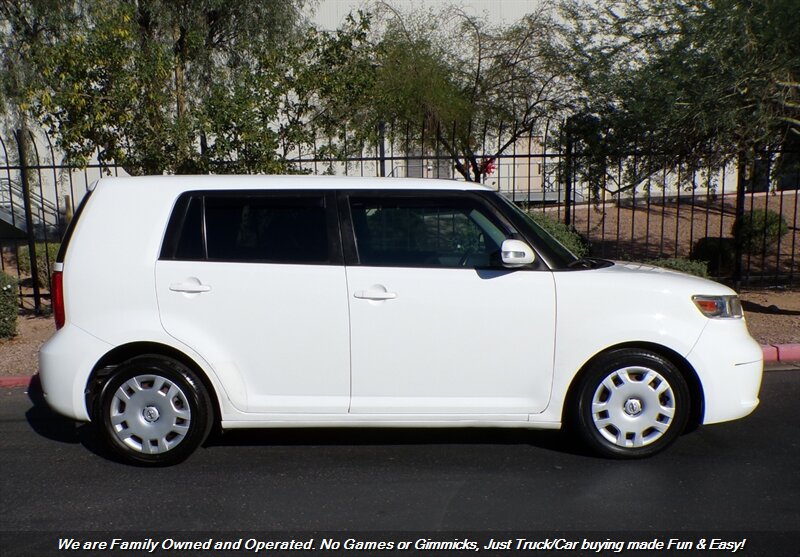 Used 2010 Scion xB FWD image 7