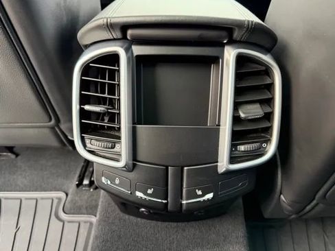 Used 2016 Porsche Cayenne Turbo image 21