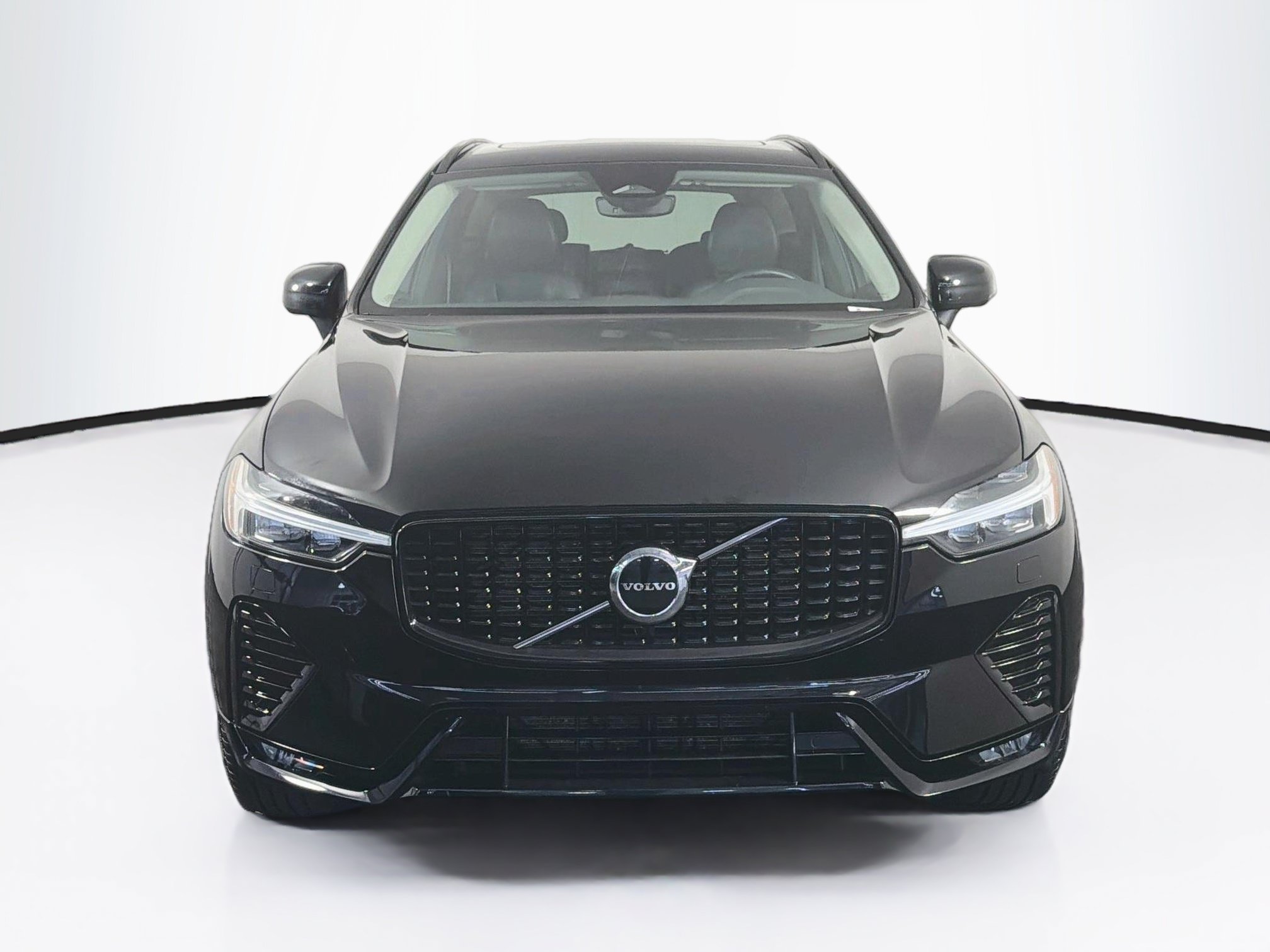 Used 2025 Volvo XC60 B5 Core AWD/4WD image 2