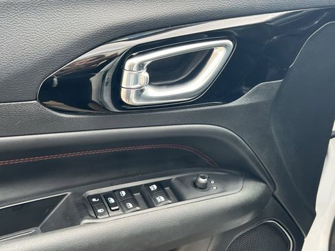 Used 2023 Jeep Compass Trailhawk image 15