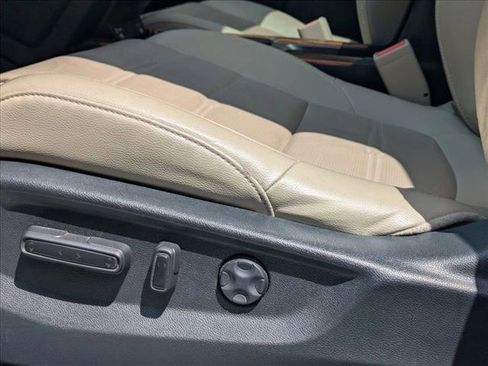 Used 2020 Honda CR-V Touring image 4