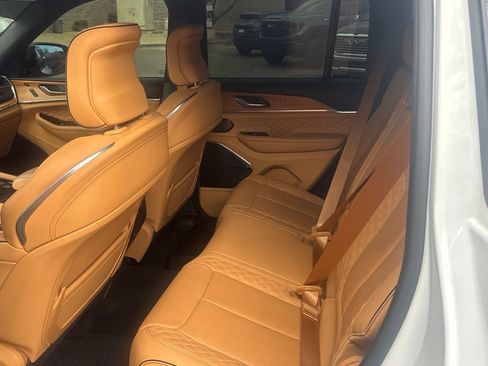 Used 2025 Jeep Grand Cherokee Summit AWD/4WD image 5