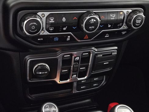 Used 2023 Jeep Wrangler Unlimited Sahara w/ Cold Weather Group AWD/4WD image 17