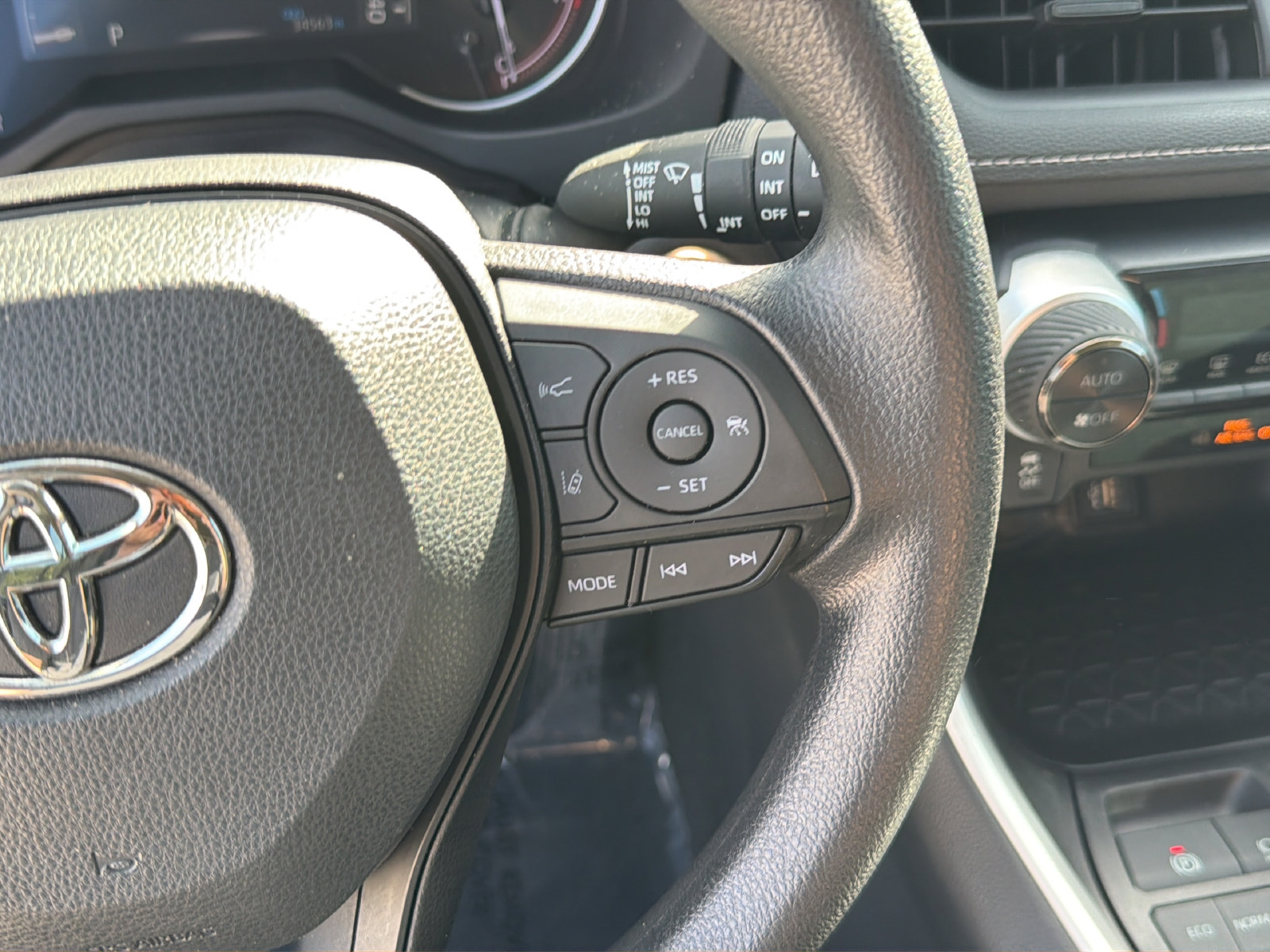 Used 2023 Toyota RAV4 XLE w/ Convenience Package FWD image 18