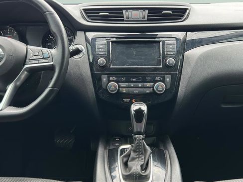Used 2019 Nissan Rogue Sport SV w/ Technology Package FWD image 16
