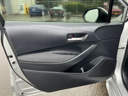 Used 2020 Toyota Corolla LE image 17