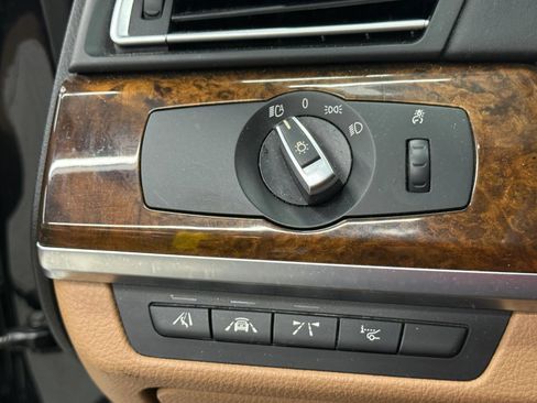 Used 2015 BMW 750i RWD image 27