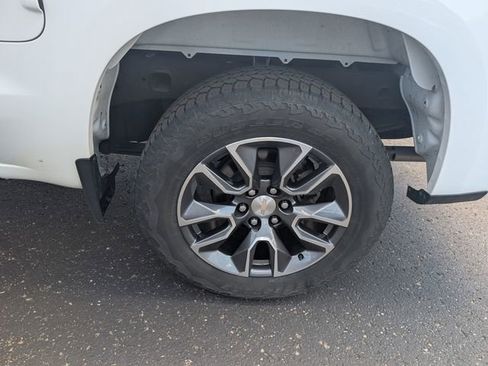 Used 2022 Chevrolet Silverado 1500 LT w/ Z71 Off-Road Package AWD/4WD image 24