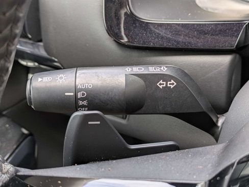 Used 2022 Nissan Pathfinder SV w/ SV Black Package FWD image 34