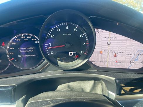 Used 2018 Porsche Panamera RWD image 13