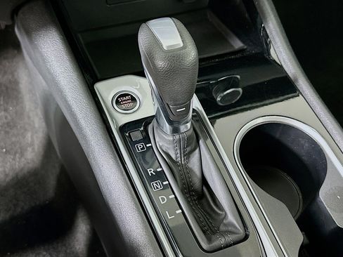 Used 2024 Nissan Altima 2.5 SV image 24