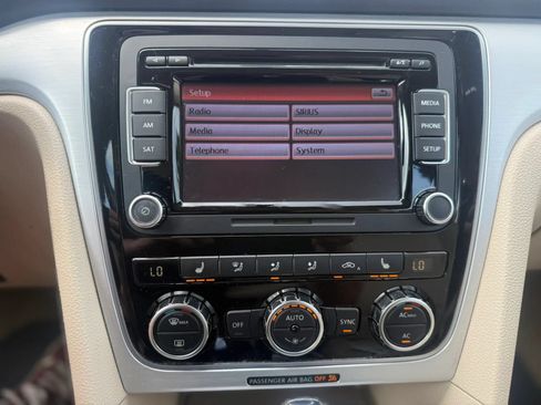 Used 2012 Volkswagen Passat 2.5 SE FWD image 15