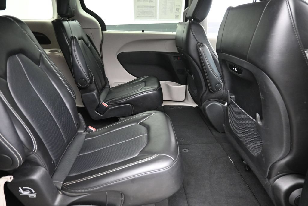 Used 2024 Chrysler Pacifica Touring-L FWD image 10