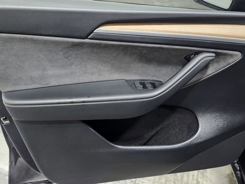 Used 2024 Tesla Model Y Long Range image 27