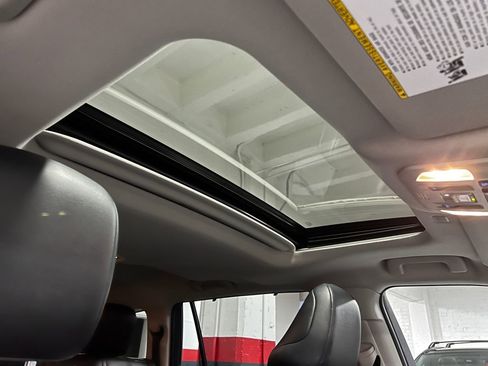 Certified 2022 Toyota Highlander XLE image 25