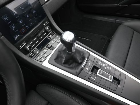 Certified 2025 Porsche 718 Boxster RWD image 19
