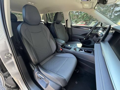 Used 2026 Volkswagen Tiguan SE AWD/4WD image 33
