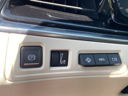 Used 2023 Cadillac XT6 Premium Luxury w/ Technology Package image 18