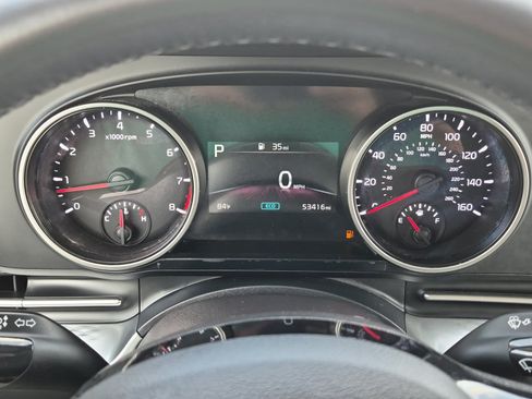 Used 2023 Kia Carnival LX FWD image 18