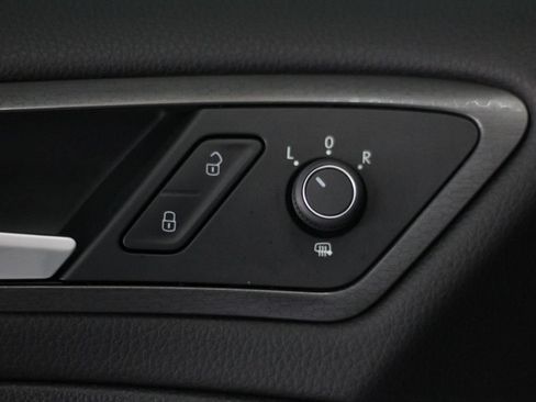 Used 2019 Volkswagen GTI SE FWD image 42