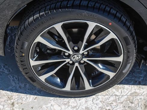 Used 2018 Toyota Corolla SE w/ Carpet Mat Package (TMS) FWD image 9