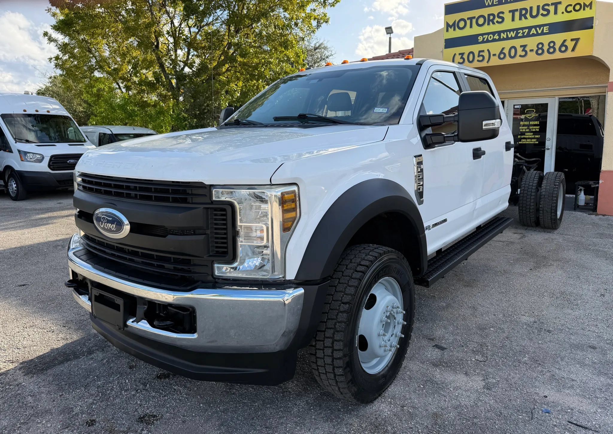 Used 2018 Ford F550 4x4 Crew Cab Super Duty image 2