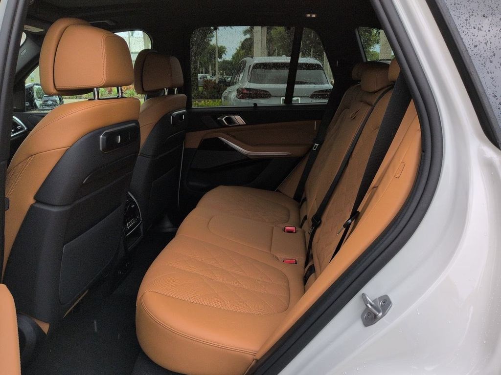 New 2026 BMW X5 xDrive40i w/ Executive Package AWD/4WD image 14