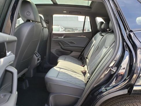 New 2026 Volkswagen Tiguan SEL R-Line AWD/4WD image 8