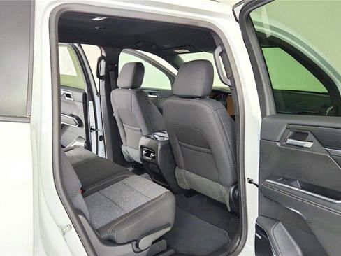 New 2025 GMC Acadia Elevation image 39