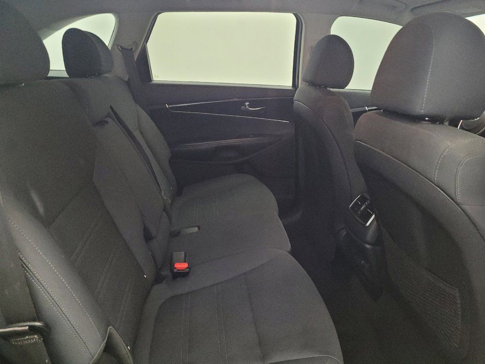 Used 2020 Kia Sorento L FWD image 19