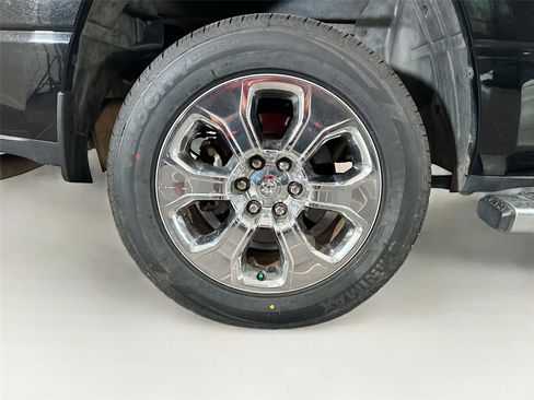 Used 2020 RAM 1500 HFE RWD image 32