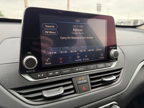 Used 2022 Nissan Altima 2.5 SV w/ SV Premium Package FWD image 12
