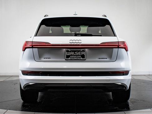 Used 2022 Audi e-tron Premium w/ Convenience Plus Package image 10