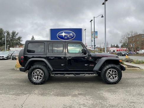 Used 2024 Jeep Wrangler Unlimited Rubicon w/ Technology Group image 10