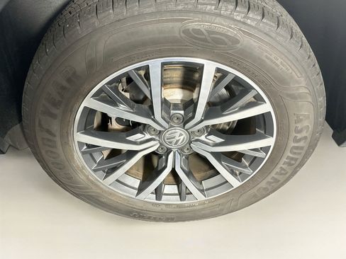 Used 2018 Volkswagen Tiguan SE FWD image 11