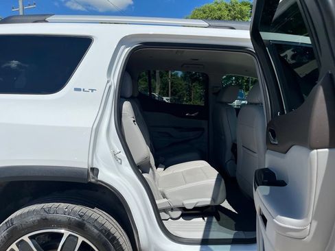 Used 2023 GMC Acadia SLT w/ Preferred Package FWD image 33