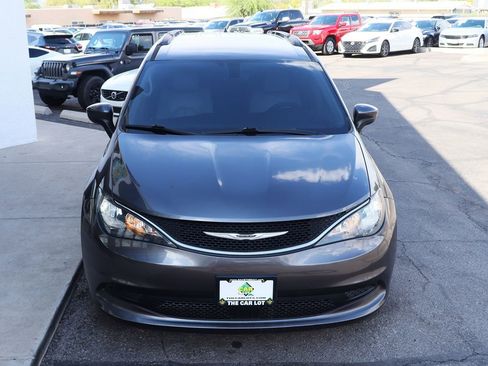 Used 2021 Chrysler Voyager Lxi image 13