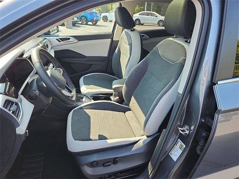 New 2025 Volkswagen Taos SE image 11