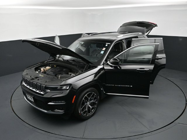 Used 2022 Jeep Grand Cherokee Summit AWD/4WD image 26