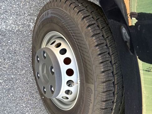 Used 2024 Mercedes-Benz Sprinter 3500 image 31