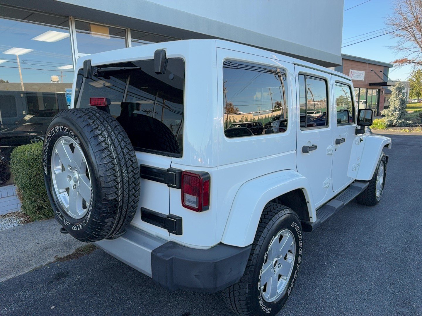 Used 2012 Jeep Wrangler Unlimited Sahara w/ Connectivity Group AWD/4WD image 3