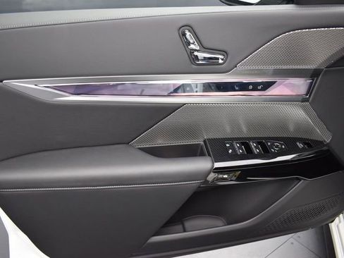 Certified 2024 BMW 750e xDrive w/ Executive Package image 6