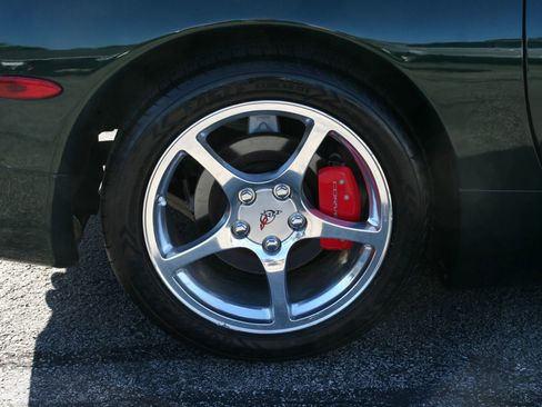 Used 2001 Chevrolet Corvette Convertible w/ Preferred Equipment Group2 image 13