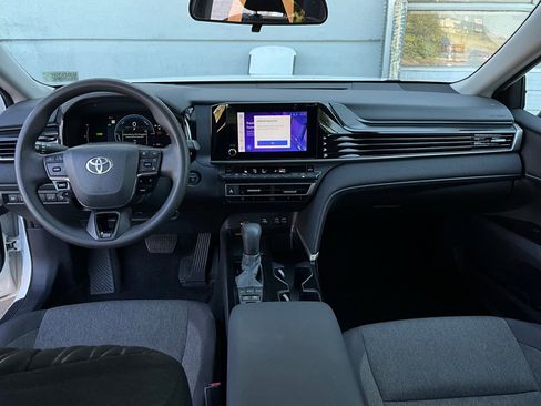 Used 2025 Toyota Camry LE image 12