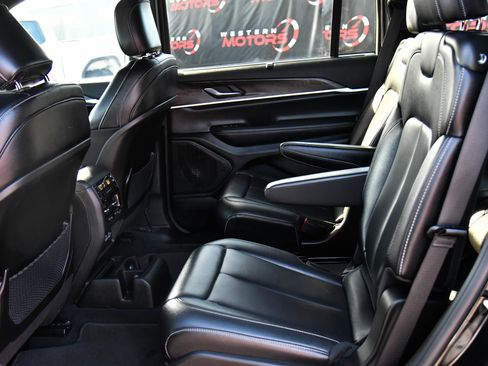 Used 2024 Jeep Grand Cherokee L Limited w/ Luxury Tech Group II image 47